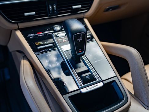 Used 2019 Porsche Cayenne E-Hybrid AWD/4WD image 22