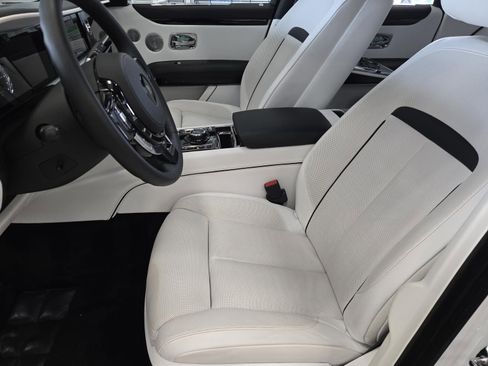 Used 2024 Rolls-Royce Ghost image 22