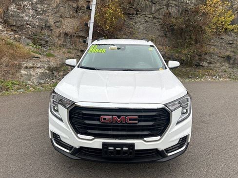 Certified 2023 GMC Terrain SLE w/ Driver Convenience Package image 2