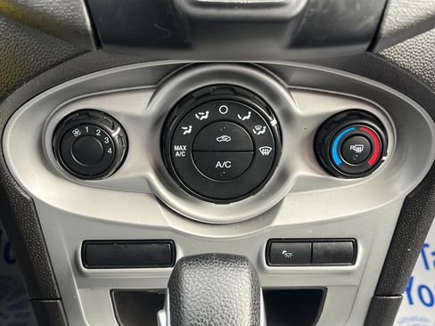 Used 2015 Ford Fiesta SE image 26