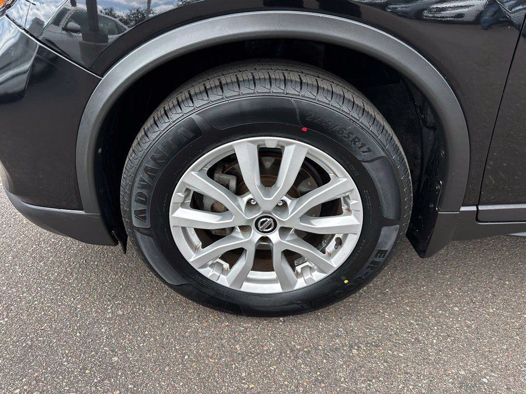Used 2018 Nissan Rogue SV FWD image 11