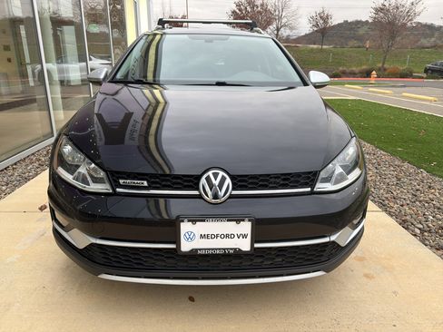 Used 2017 Volkswagen Golf Alltrack SEL image 3