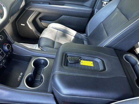 Used 2023 Chevrolet Suburban Premier RWD image 19