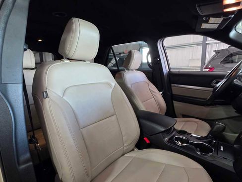 Used 2018 Ford Explorer XLT w/ Equipment Group 202A image 27