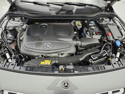 Used 2019 Mercedes-Benz GLA 250 4MATIC image 16