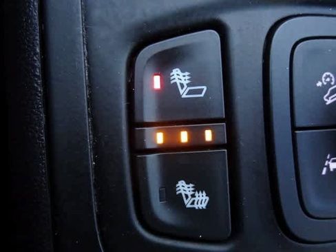 Used 2024 GMC Terrain SLT image 31