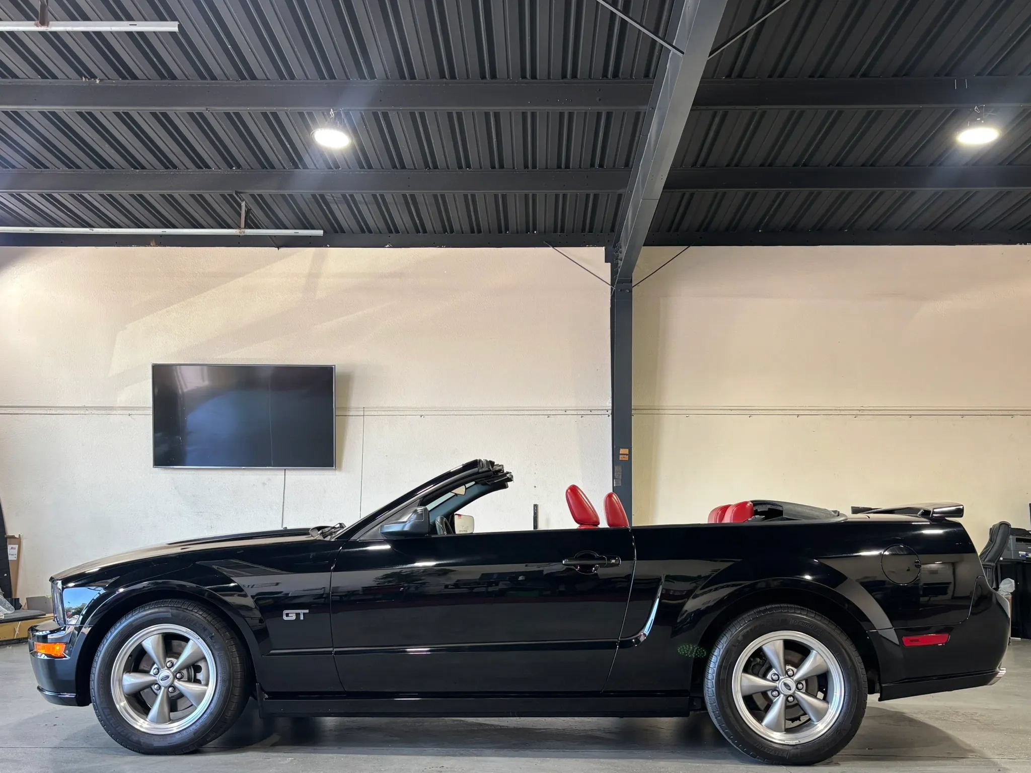 Used 2005 Ford Mustang GT Premium RWD image 10