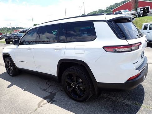 Used 2022 Jeep Grand Cherokee L Limited w/ Black Appearance Package AWD/4WD image 3