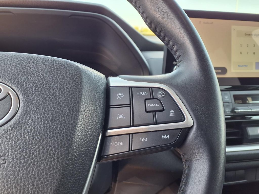 Used 2025 Toyota Grand Highlander AWD image 10