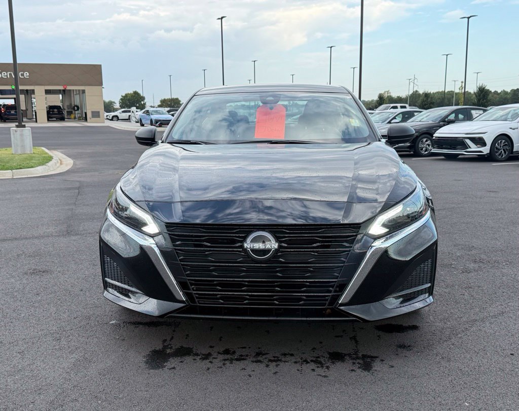 Used 2025 Nissan Altima 2.5 SV FWD image 2