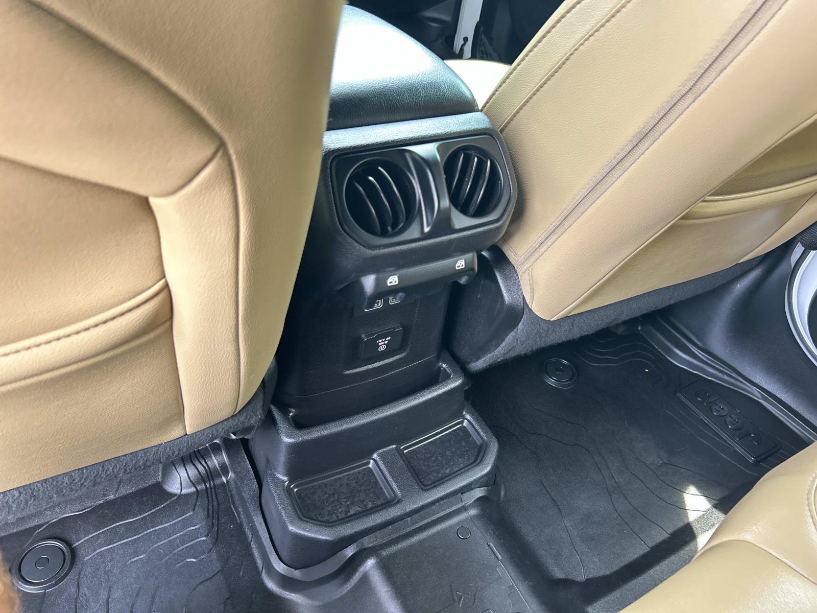 Used 2019 Jeep Wrangler Unlimited Sahara AWD/4WD image 25