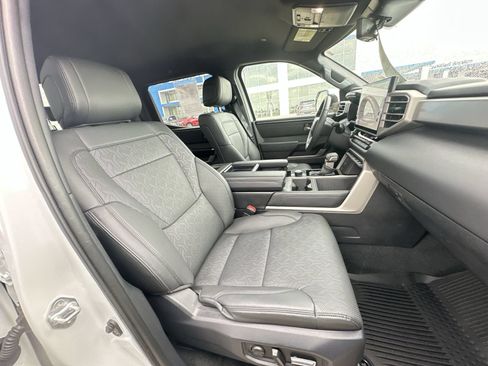 Used 2025 Toyota Tundra Limited AWD/4WD image 29