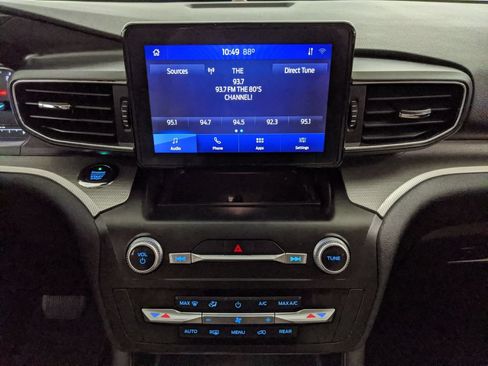 Used 2020 Ford Explorer XLT w/ Equipment Group 202A RWD image 8