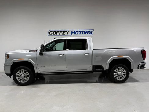 Used 2023 GMC Sierra 2500 Denali w/ Denali Ultimate Package AWD/4WD image 3