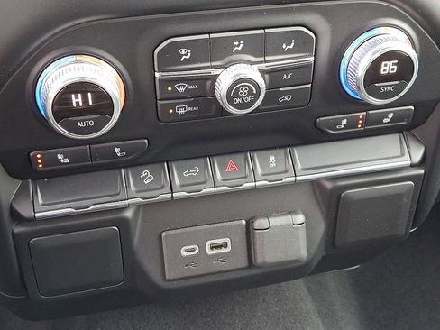 Certified 2022 GMC Sierra 1500 SLE w/ X31 Off-Road Package image 16