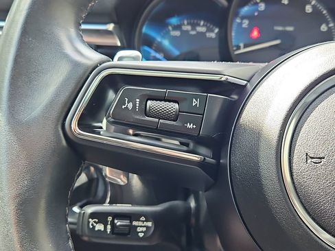 Certified 2024 Porsche Macan AWD/4WD image 28