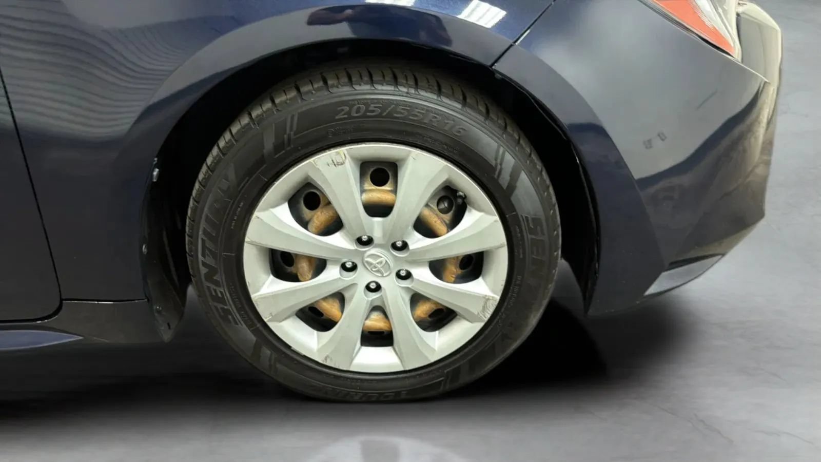 Used 2020 Toyota Corolla LE w/ Carpet Mat Package (TMS) FWD image 24