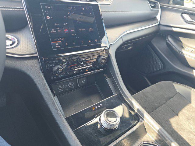 Used 2024 Jeep Grand Cherokee L Altitude AWD/4WD image 35