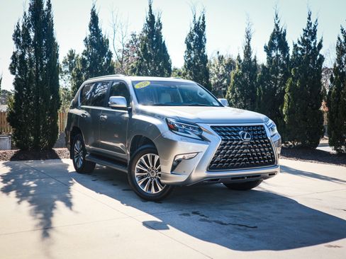 Used 2020 Lexus GX 460 Luxury w/ Accessory Package AWD/4WD image 2