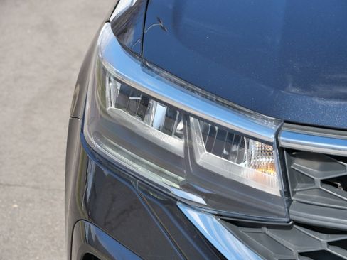 Certified 2022 Volkswagen Taos SE image 16