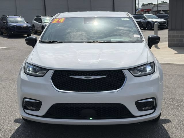 Used 2024 Chrysler Pacifica Touring-L FWD image 16