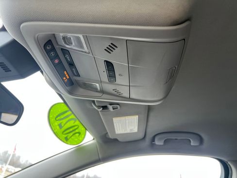 Used 2020 Chevrolet Equinox LT w/ Driver Convenience Package image 21