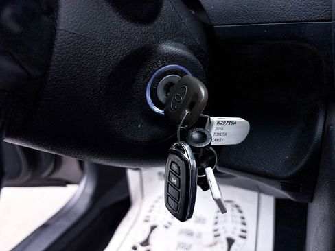Used 2016 Toyota Camry SE image 19
