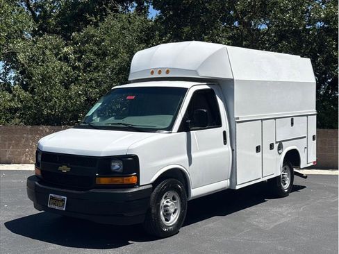 Used 2017 Chevrolet Express 3500 RWD image 1