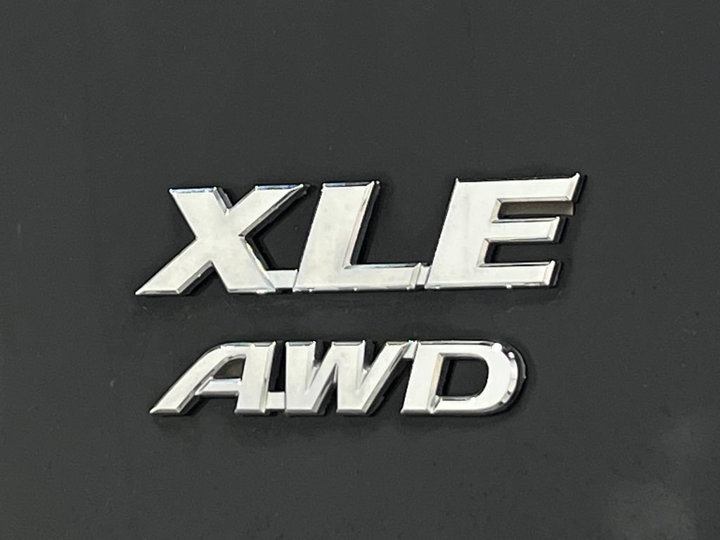 Used 2020 Toyota RAV4 XLE AWD/4WD image 39