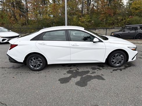 New 2026 Hyundai Elantra Blue image 8