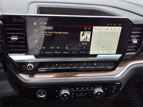 Used 2023 GMC Sierra 1500 SLE image 29