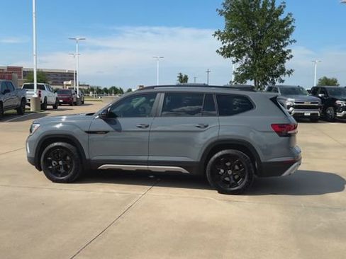 Used 2024 Volkswagen Atlas Peak Edition SE AWD/4WD image 6