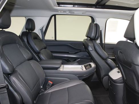 New 2025 Lincoln Navigator Reserve image 39