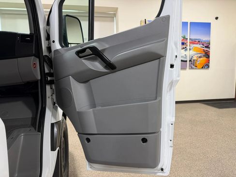 Used 2018 Mercedes-Benz Sprinter 2500 image 31