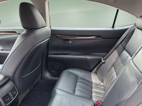 Used 2016 Lexus ES 350 w/ Luxury Package w/Wood Trim FWD image 16