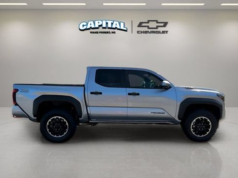 Used 2025 Toyota Tacoma TRD Off-Road AWD/4WD image 6