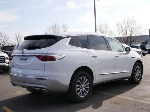 Used 2023 Buick Enclave Essence AWD/4WD image 10