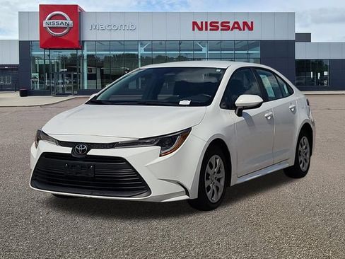 Used 2024 Toyota Corolla LE FWD image 3