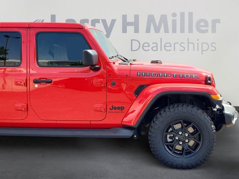 New 2025 Jeep Gladiator High Tide image 8