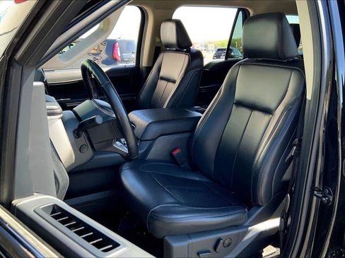 Used 2024 Ford Expedition XLT image 22