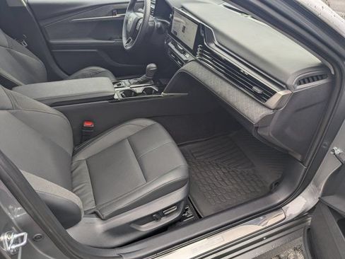 Used 2025 Toyota Camry XLE FWD image 12