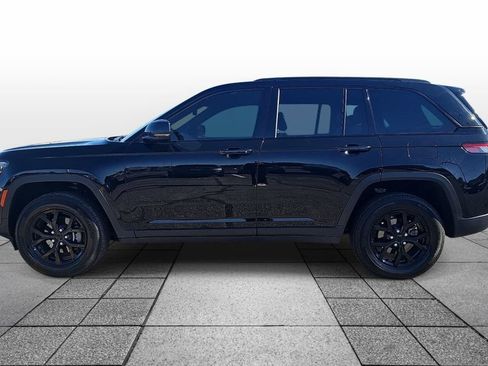 Used 2025 Jeep Grand Cherokee Altitude AWD/4WD image 8