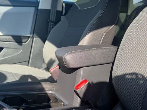 Certified 2023 Volkswagen Taos SE w/ Panoramic Sunroof Package FWD image 27