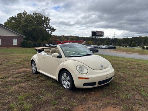 Used 2007 Volkswagen Beetle Convertible w/ Package 1 image 3