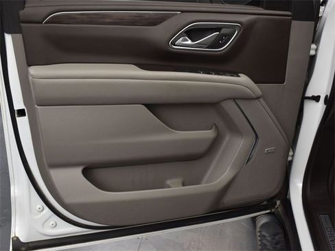 Used 2022 Chevrolet Suburban Z71 w/ Luxury Package image 10