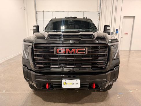 Used 2025 GMC Sierra 2500 AT4X image 2