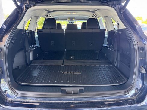 Used 2023 Toyota Highlander LE FWD image 48