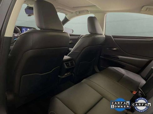 Used 2023 Lexus ES 300h w/ Premium Package image 17