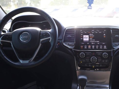Used 2019 Jeep Grand Cherokee Altitude AWD/4WD image 23