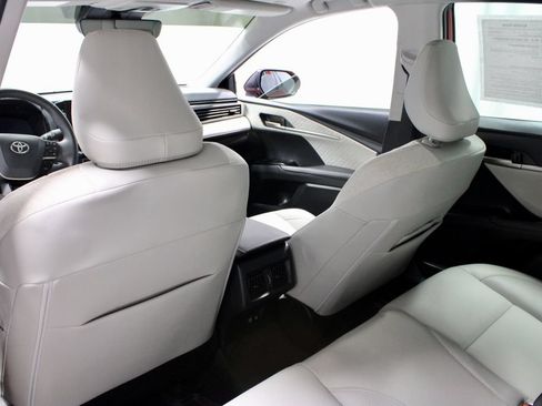 Used 2025 Toyota Camry XLE AWD/4WD image 21
